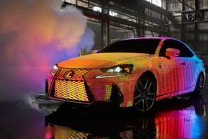 Кузов Lexus IS целиком покрыли светодиодами