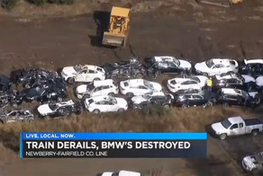 Поезд со 120 новыми BMW сошел с рельс