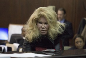 "Женщина-кошка" пыталась убить возлюбленного ножницами