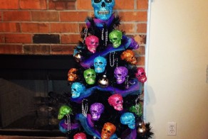 А вдоль дороги мёртвые с косами стоят и — тишина!