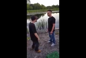 Эпичный бесконтактный бой пьяных ихтиандров 