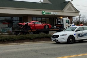 В США парень Ferrari 488 GTB въехал в парикмахерскую