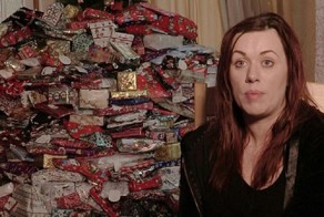 Несмотря на прошлогоднюю критику, британка купила каждому своему ребенку по 96 подарков на Рождество