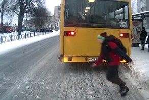 Паренек вовремя упал