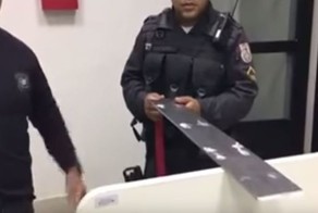 Изобретательные преступники сделали крюк для выуживания денег из банкомата