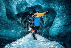 Красота этих маневров захватывает дух! Катание по ледяным тоннелям мифического ледника Мер-де-Глас в Альпах