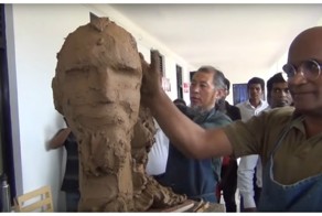 Два невероятно талантливых профессора посоревновались в конкурсе на лучшую скульптуру, создав портретный бюст друг друга