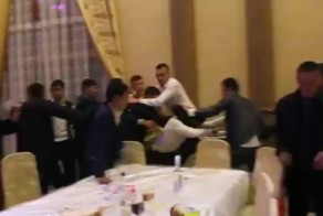  И тамада хороший,и конкурсы интересные:  массовая драка гостей в ресторане Казахстана