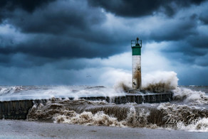 Канадский фотограф влюбился в пейзаж с одиноким маяком и потратил целый год, чтобы отснять его