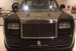 Петербуржец пришел покупать Rolls-Royce с живым львенком