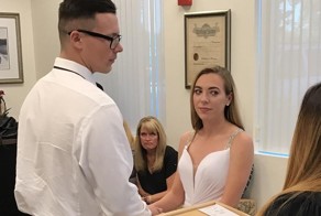 Фотожабы: мама, которой очень не нравится жених дочери