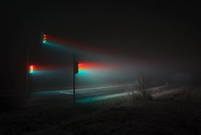 Потрясающие фотографии светофоров в тумане