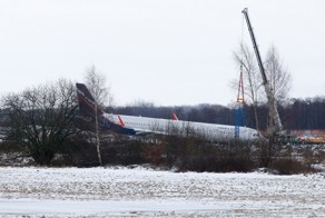 В Калининграде самолет при посадке выкатился за пределы взлётно-посадочной полосы