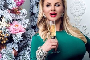 Фото Анны Семенович без макияжа разделило ее поклонников