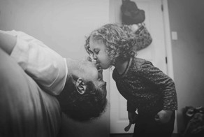 Отцовская любовь: Лучшие фотографии отцов с маленькими детьми