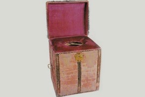 10 странностей монарших особ