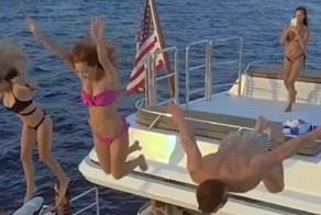 Стиль жизни от плейбоя-миллионера: карты, девушки, два ствола!