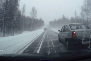 Авария дня. ВАЗ оказался в кювете на крыше после ДТП