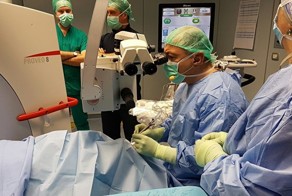 Грузинские врачи пришили мужчине отрубленную руку