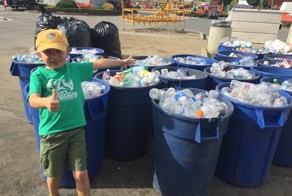 7-летний мальчик собрал деньги на колледж благодаря своей кампании по сбору утильсырья