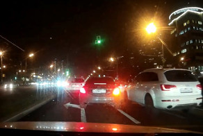 Ездюк на Мерседесе был уверен, что его все должны пропускать