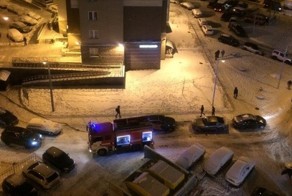 Девушка в Лексусе... Это не мой дом горит, мне все равно
