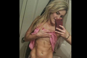 Бывшая бодибилдерша вовремя остановилась с диетами и теперь гордится своим жирком