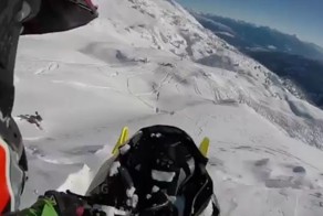  Безумный прыжок на снегоходе