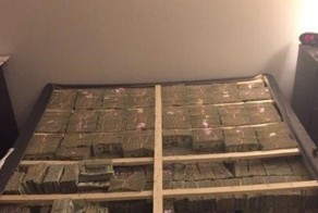 Как это выглядит: 20 миллионов баксов под матрасом