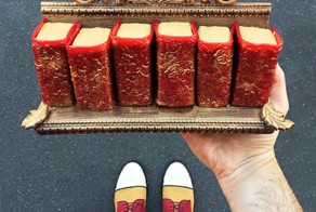 Парижский кондитер готовит безумные десерты под цвет своих туфель!