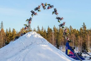 Первое в мире двойное сальто назад на снегоходе
