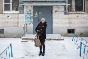 Полицейские сломали женщине лицевую кость, когда та отказалась показать грудь