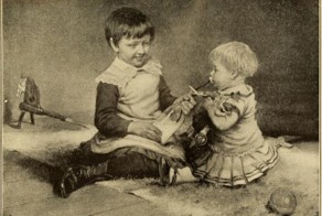 Один из детей на этой фотографии в смертельной опасности. А вы уже поняли, почему?