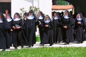 В Милане 9 монашек забеременели от понаехавших