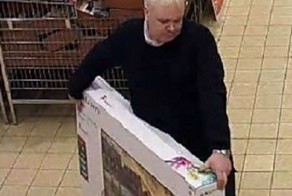 Британец взял с полки магазина телевизор и вернул его обратно, получив деньги