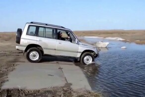 Придурки топят машины