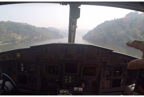 Вид из кабины самолёта-амфибии при заборе воды из реки