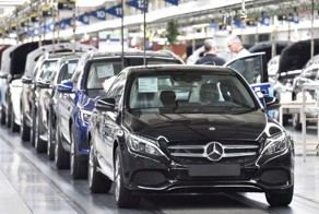 Производство машин Mercedes-Benz на заводе в Германии