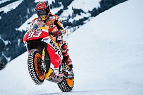 Чемпион MotoGP проехал по горнолыжному склону на байке