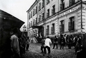 Водку не пить. Песен не петь. Вести себя тихо