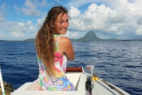 Эта девушка, путешествуя автостопом, перепробовала уже практически все виды транспорта