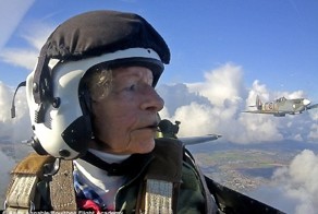 Британская военная летчица ошарашила всех в день своего 100-летнего юбилея!