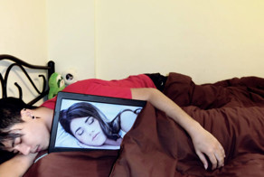 Как заставить всех думать, что  у тебя есть девушка: фото-инструкция