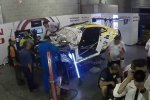 Механики Nissan 14 часов чинят разбитый GT-R