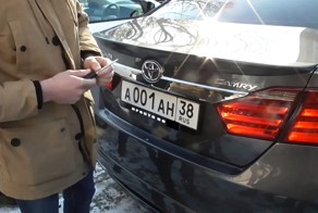 Студенту грозит 15 суток за нецензурную надпись на номере