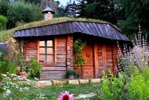  Этот холм в Словении скрывает в себе волшебный домик хоббита