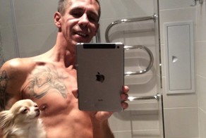  Алексей Панин снялся в эротической фотосессии с собакой