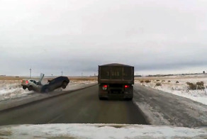 Оба ушли на обочину