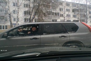 Быдло на встречке с травматом в Набережных Челнах