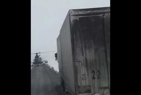 Пилот военного вертолёта сел на трассу, чтобы спросить дорогу